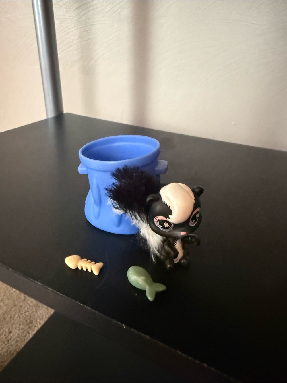 Littlest Pet Shop Skunk and Accessories #641